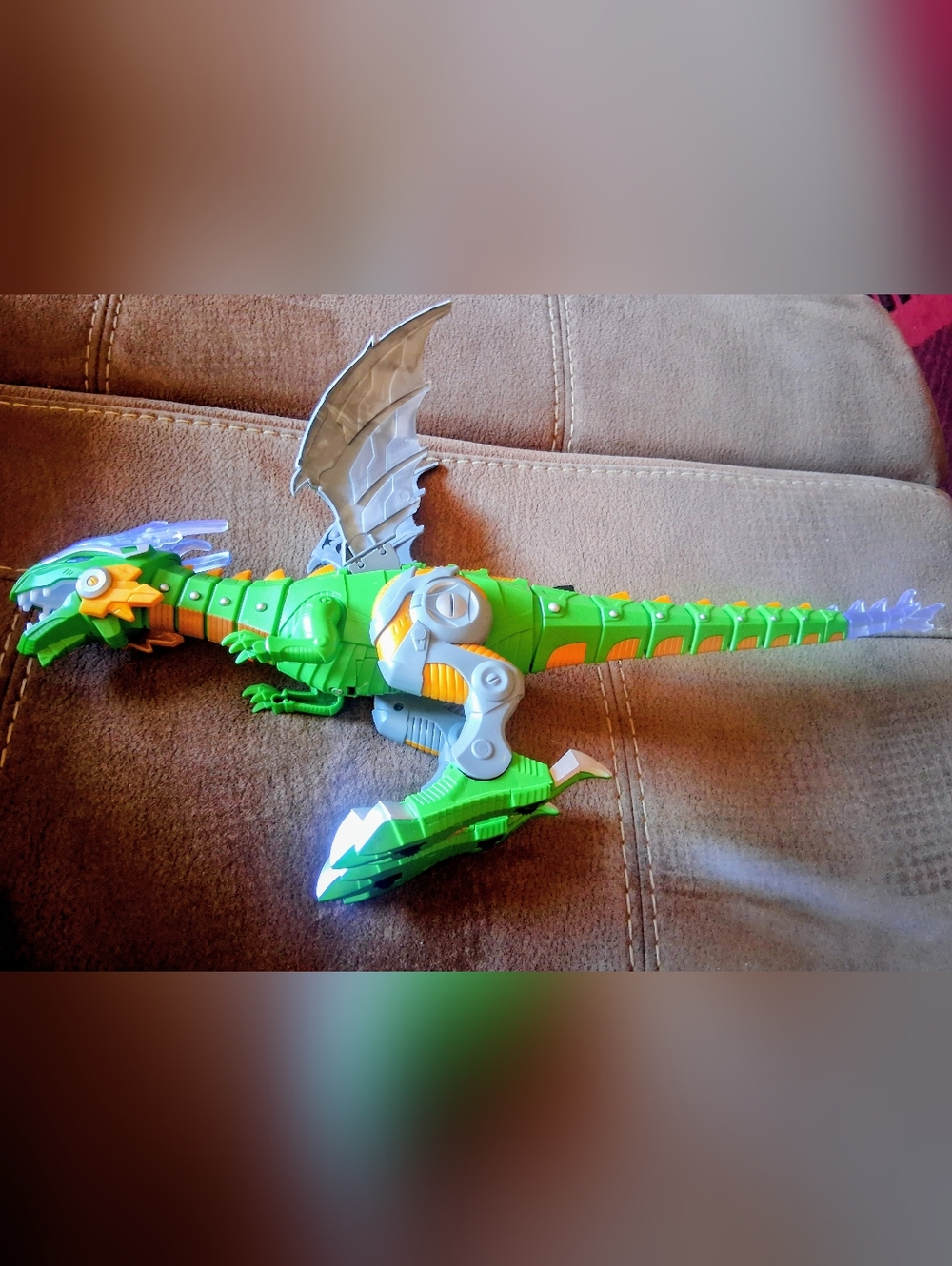 Mechanical, Walking, Roaring Lights, "Fire Breathing" Dragon,  WATCH the Video,